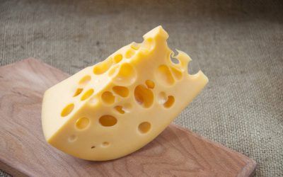 Consommer de l’emmental quand on est enceinte : est-ce possible ?